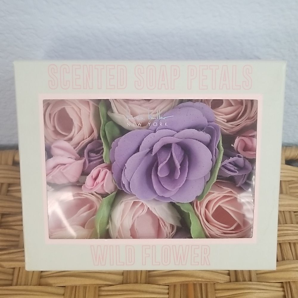NIB scented soap petals 